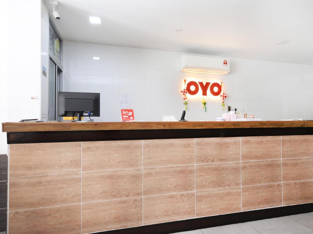 Oyo 836 Mandurah Room & Cafe Kuching Exterior foto